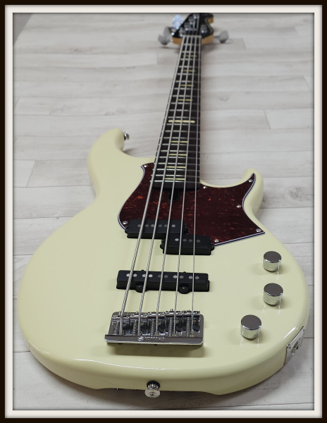 Yamaha Pro Series BBP35, Vintage White II